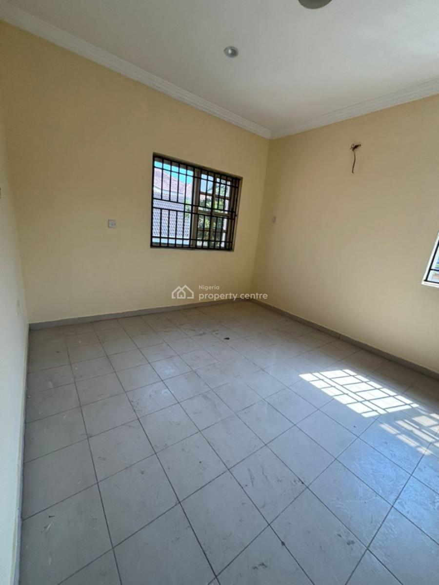 Well-maintained 4-bedroom Duplex with a Massive Compound, Lekki Phase 1, Lekki, Lagos, House for Rent