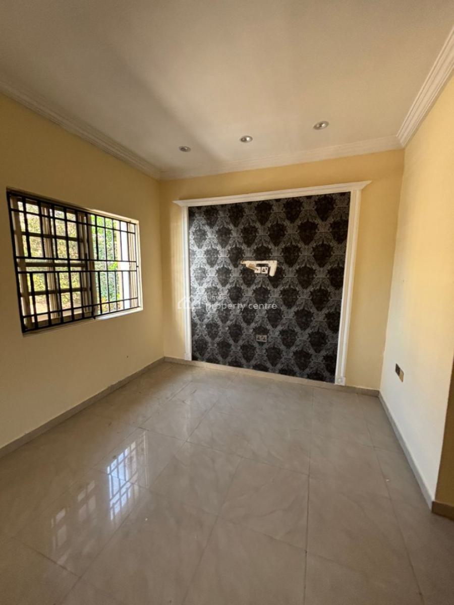Well-maintained 4-bedroom Duplex with a Massive Compound, Lekki Phase 1, Lekki, Lagos, House for Rent