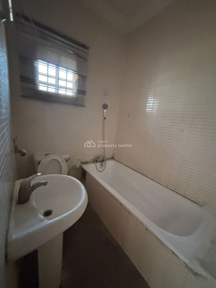 Well-maintained 4-bedroom Duplex with a Massive Compound, Lekki Phase 1, Lekki, Lagos, House for Rent