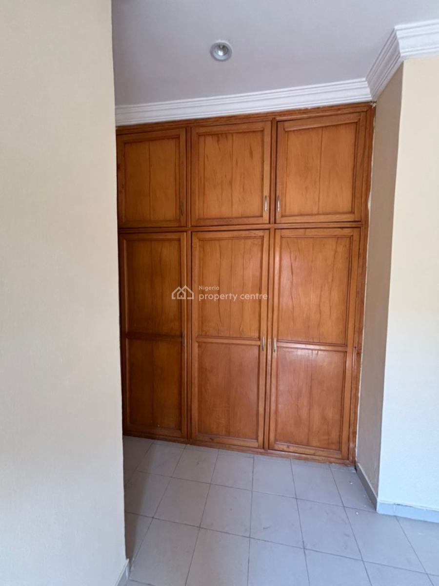 Well-maintained 4-bedroom Duplex with a Massive Compound, Lekki Phase 1, Lekki, Lagos, House for Rent