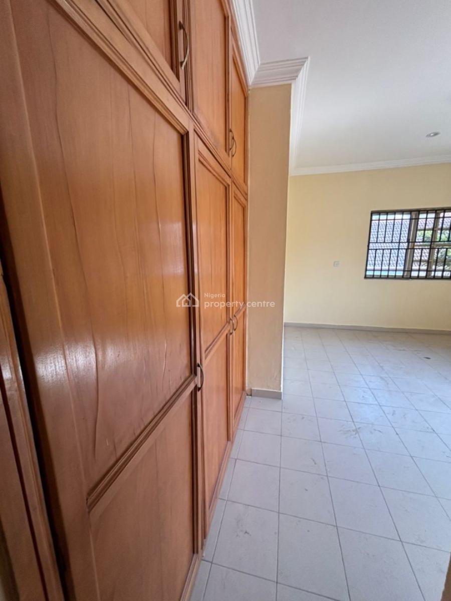 Well-maintained 4-bedroom Duplex with a Massive Compound, Lekki Phase 1, Lekki, Lagos, House for Rent