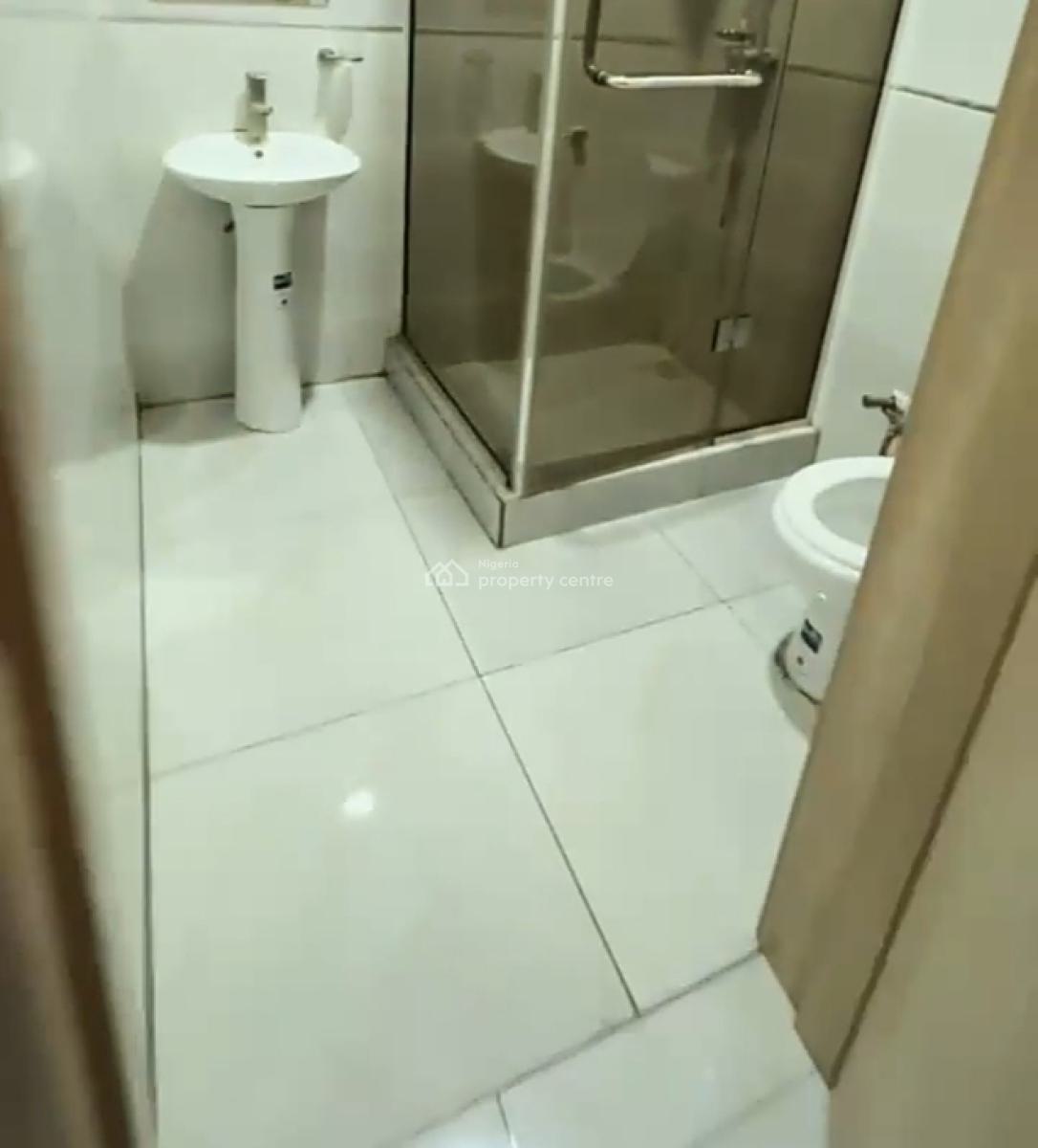 Furnished  Semi Masters Bedroom{ Upstairs} Inside a Shared Apartment, Royal Pine Estate Orchid Road, Lekki, Lagos, Self Contain (single Rooms) for Rent