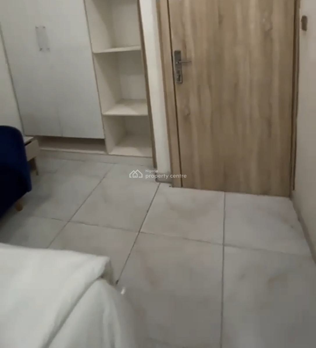 Furnished  Semi Masters Bedroom{ Upstairs} Inside a Shared Apartment, Royal Pine Estate Orchid Road, Lekki, Lagos, Self Contain (single Rooms) for Rent