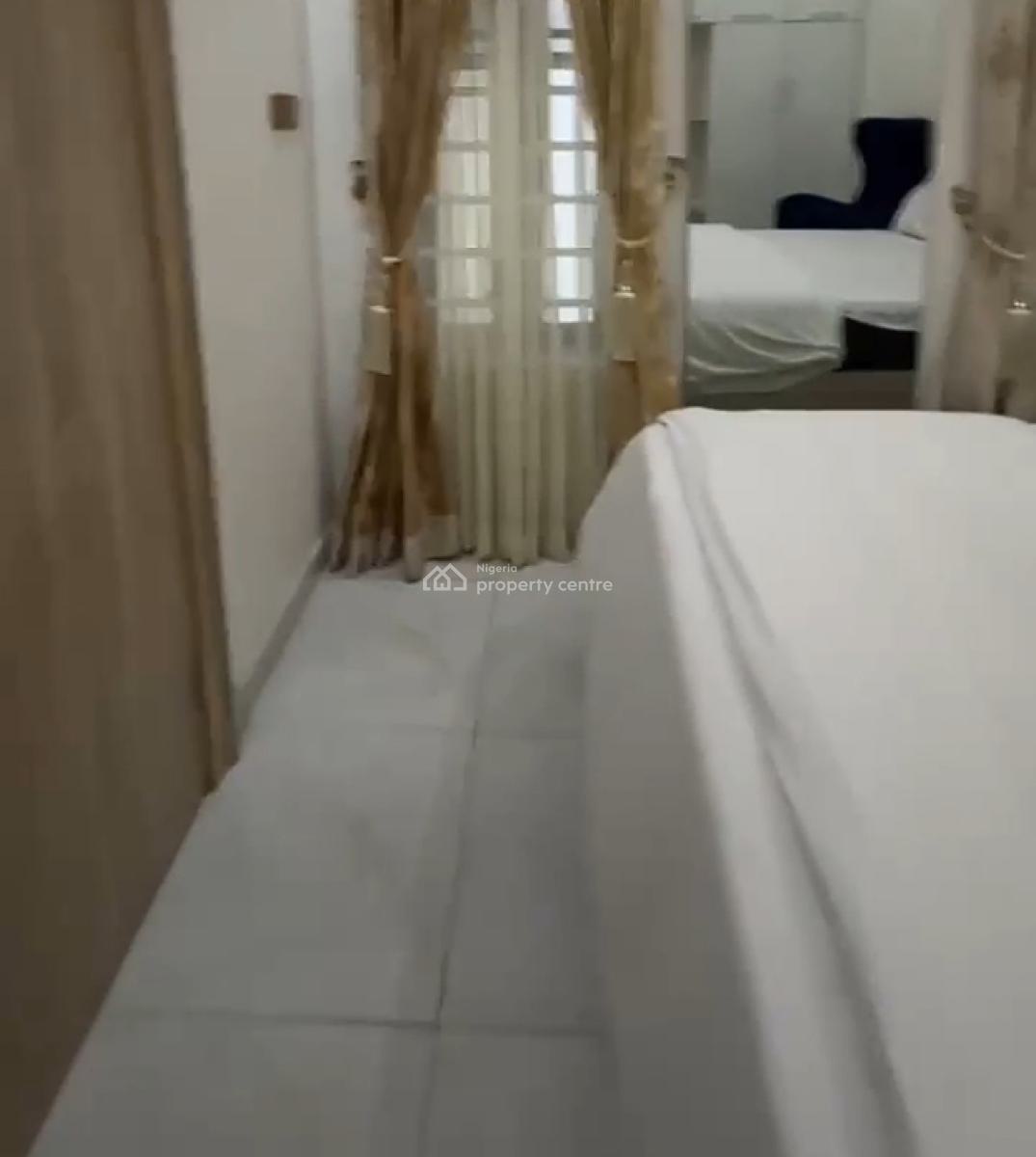 Furnished  Semi Masters Bedroom{ Upstairs} Inside a Shared Apartment, Royal Pine Estate Orchid Road, Lekki, Lagos, Self Contain (single Rooms) for Rent