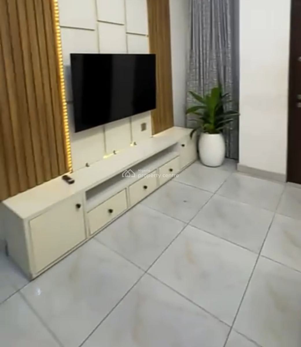 Furnished  Masters Bedroom{ Upstairs} Inside a Shared Apartment, Royal Pine Estate@ Orchid Road, Lekki, Lagos, Self Contain (single Rooms) for Rent