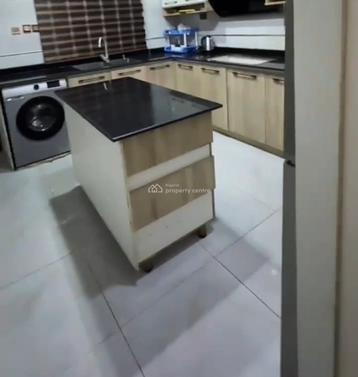 Furnished  Masters Bedroom{ Upstairs} Inside a Shared Apartment, Royal Pine Estate@ Orchid Road, Lekki, Lagos, Self Contain (single Rooms) for Rent