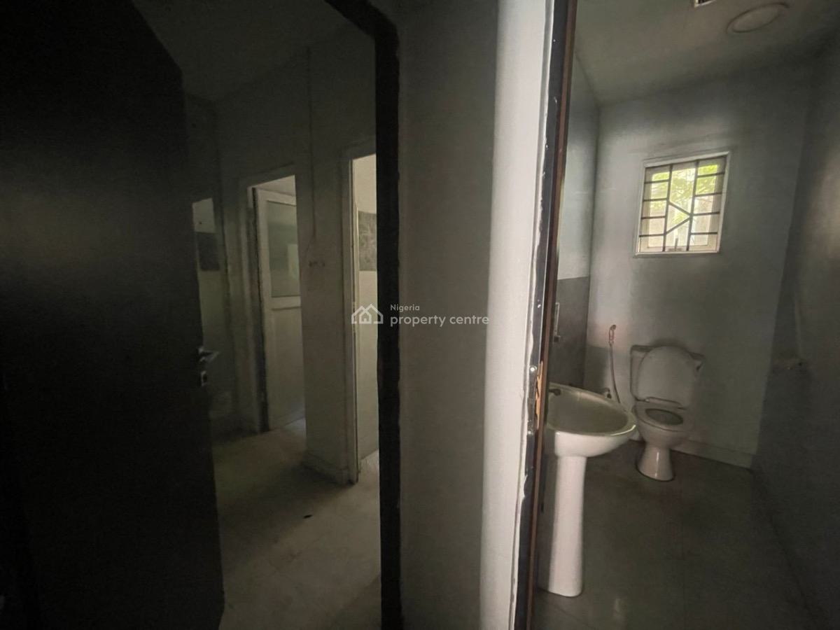 Spacious Cornerpiece  Bungalow, Lekki Phase 1, Lekki, Lagos, Detached Bungalow for Rent