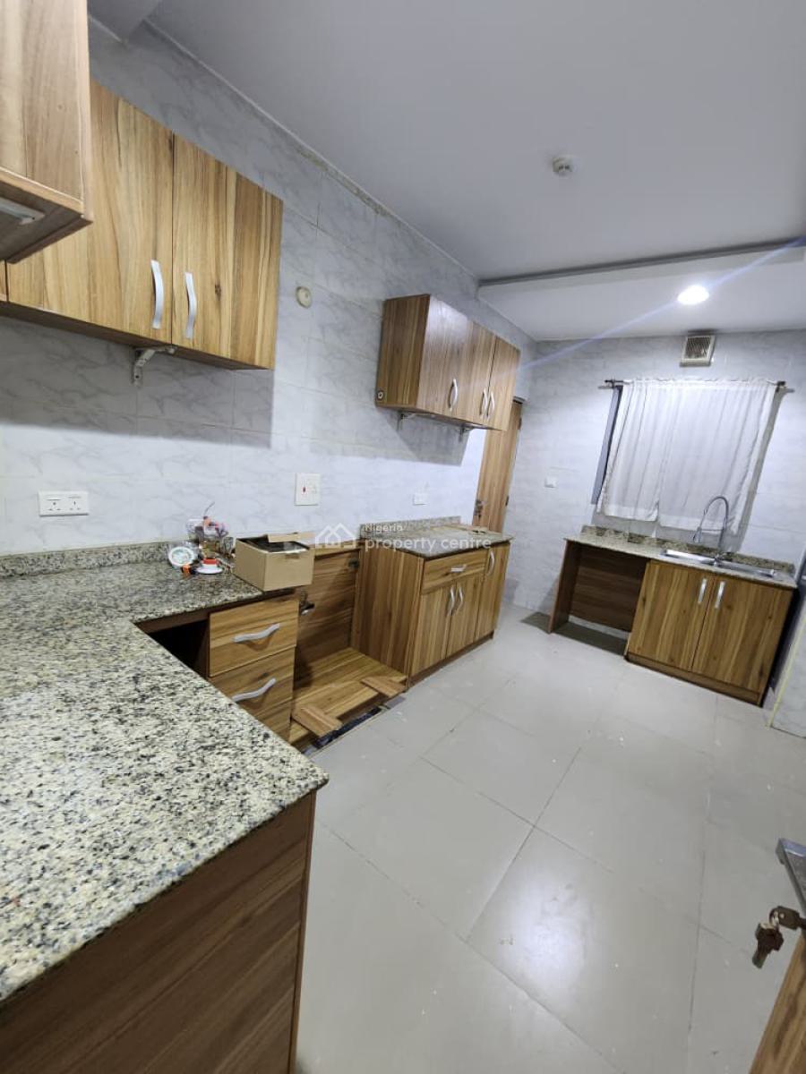 a Well-maintained 3-bedroom Flat, Olaleye New Town, Iponri, Surulere, Lagos, Flat / Apartment for Rent