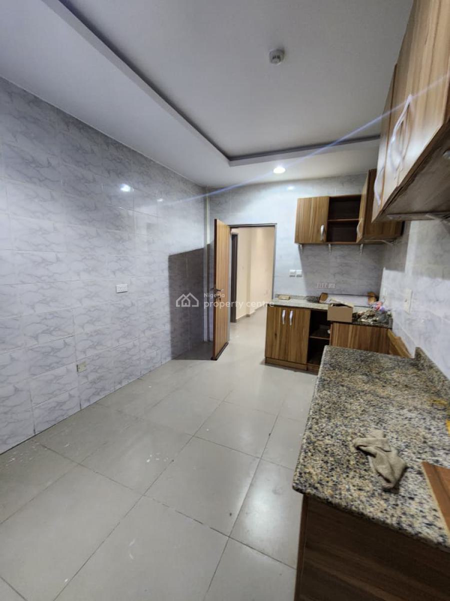 a Well-maintained 3-bedroom Flat, Olaleye New Town, Iponri, Surulere, Lagos, Flat / Apartment for Rent