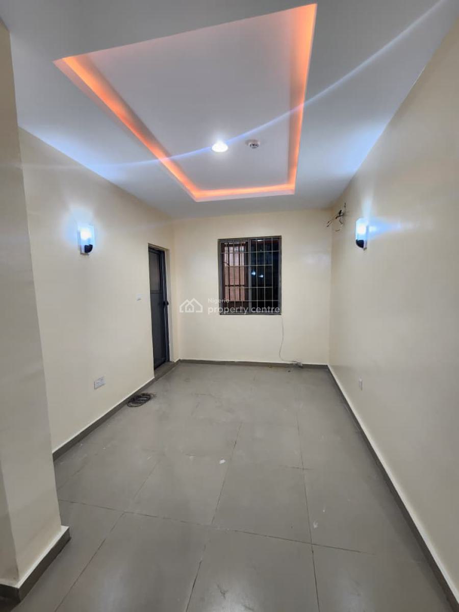 a Well-maintained 3-bedroom Flat, Olaleye New Town, Iponri, Surulere, Lagos, Flat / Apartment for Rent