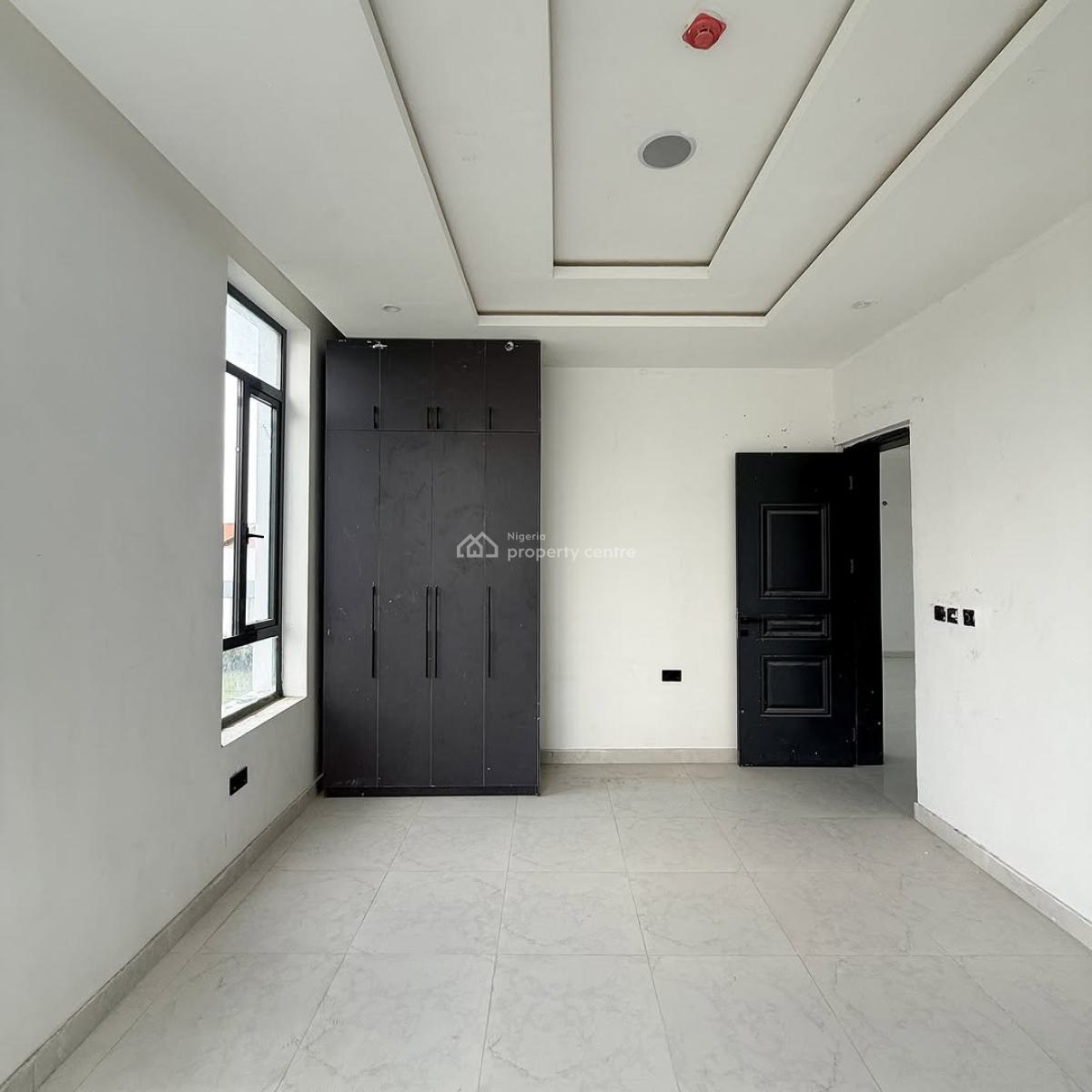 Spacious 2 Bedroom Apartment with Bq, Lekki Phase 1, Lekki, Lagos, Block of Flats for Sale