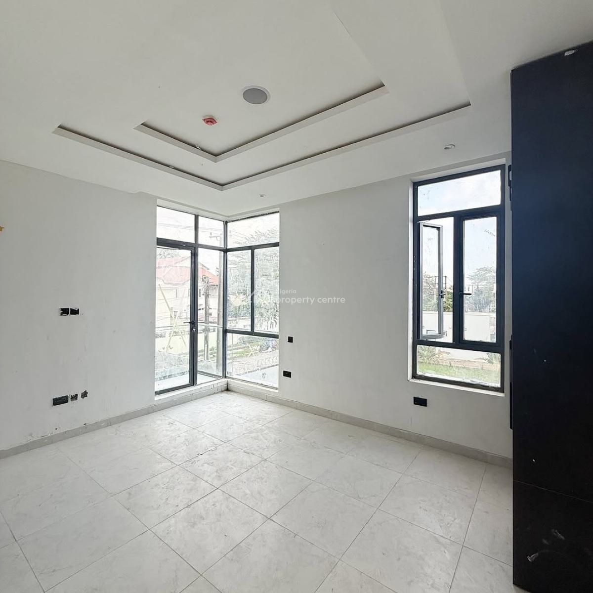 Spacious 2 Bedroom Apartment with Bq, Lekki Phase 1, Lekki, Lagos, Block of Flats for Sale