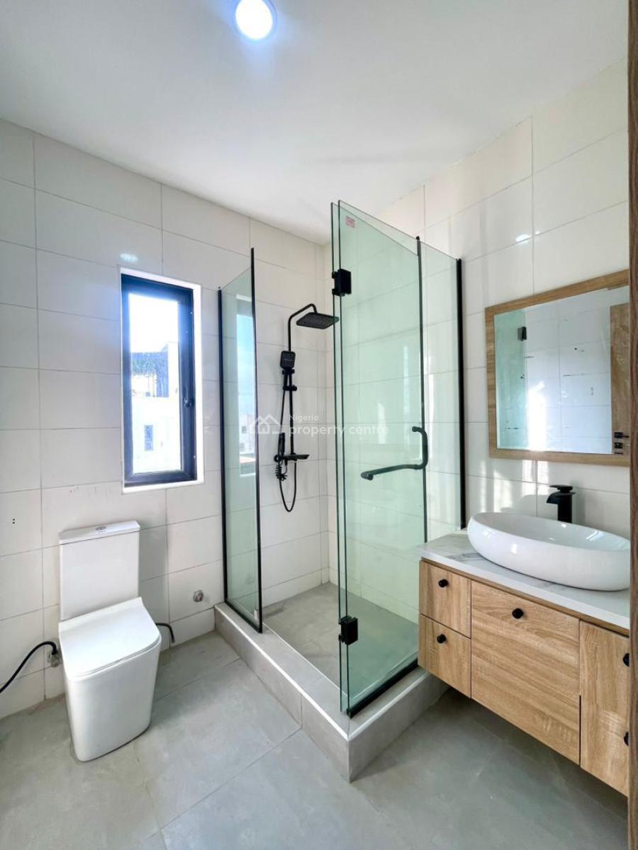 2 Bedroom Apartment with Elevator, Swimming Pool and Gym, Lekki Phase 1, Lekki, Lagos, Flat / Apartment for Sale