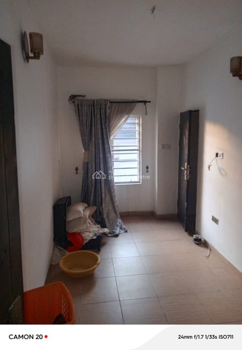 Neatly Used Serviced 3 Bedroom Apartment, Osapa, Lekki, Lagos, Flat / Apartment for Rent