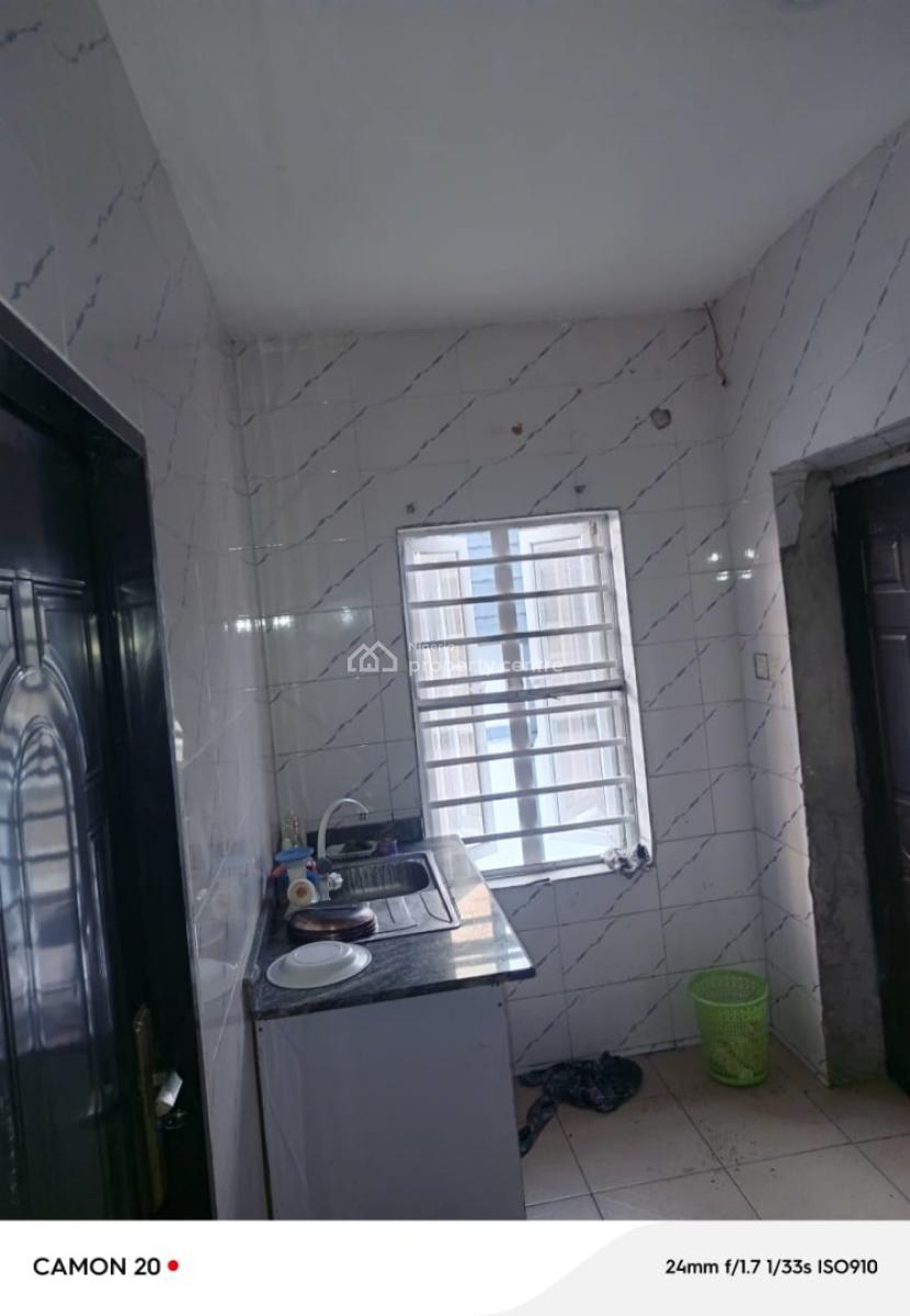 Neatly Used Serviced 3 Bedroom Apartment, Osapa, Lekki, Lagos, Flat / Apartment for Rent