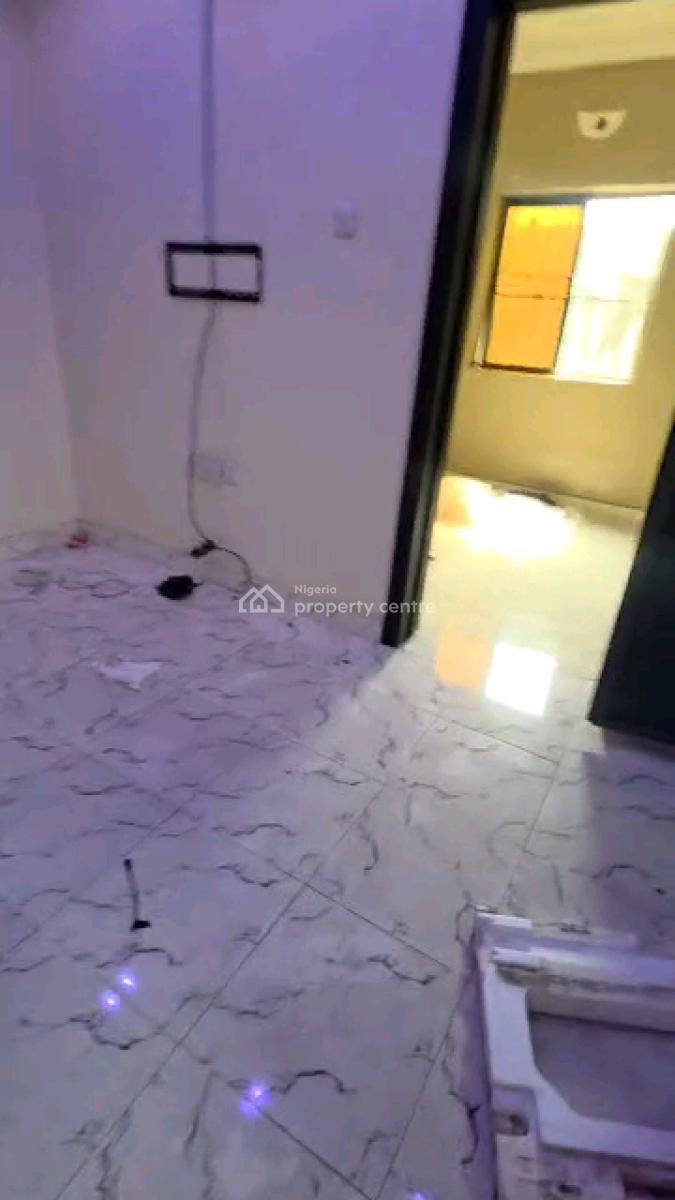 Standard and Executive Mini Flat, Yaba, Yaba, Lagos, Mini Flat (room and Parlour) for Rent