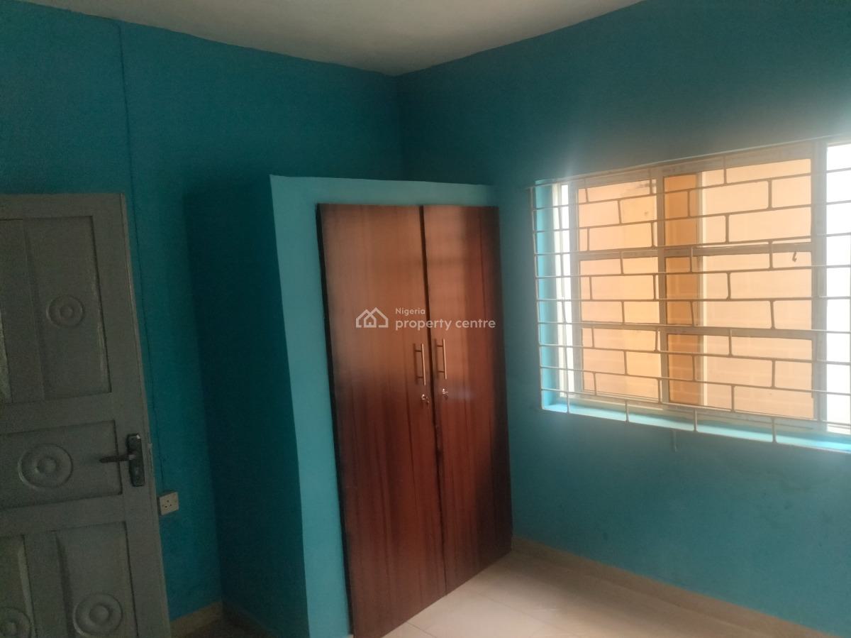 Lovely&spacious 3bed Flat in a Calm Location Accessible to.the Bustop, Weighbridge, Trekkable to The Bustop, Mile 12, Kosofe, Lagos, Flat / Apartment for Rent