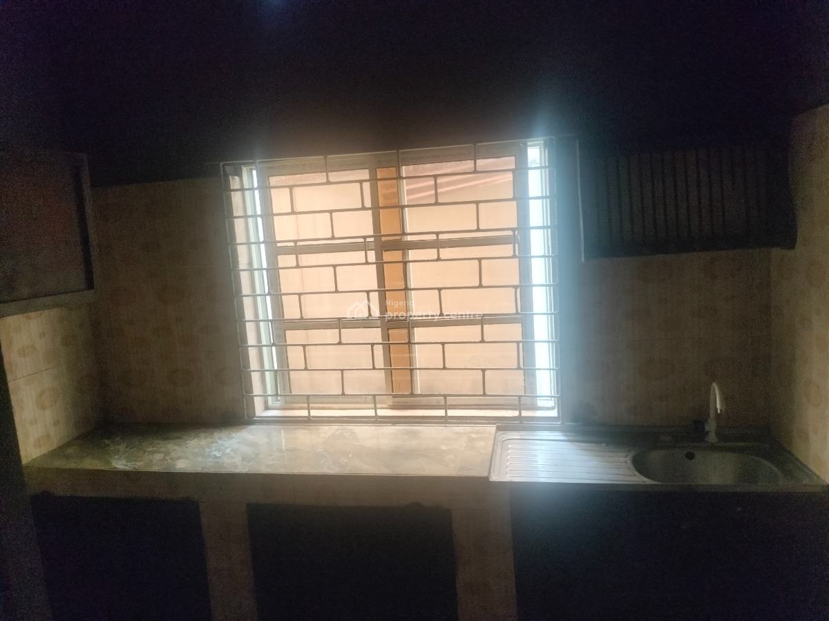 Lovely&spacious 3bed Flat in a Calm Location Accessible to.the Bustop, Weighbridge, Trekkable to The Bustop, Mile 12, Kosofe, Lagos, Flat / Apartment for Rent