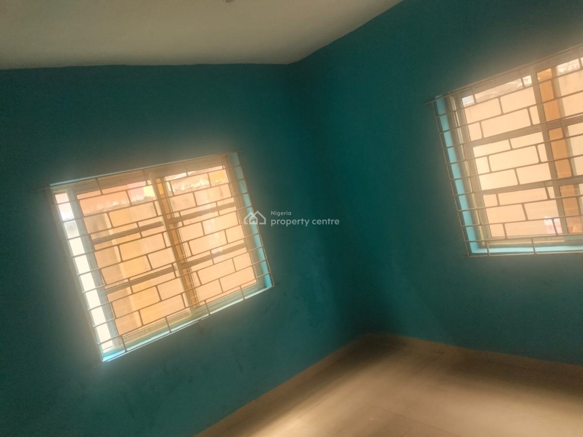 Lovely&spacious 3bed Flat in a Calm Location Accessible to.the Bustop, Weighbridge, Trekkable to The Bustop, Mile 12, Kosofe, Lagos, Flat / Apartment for Rent