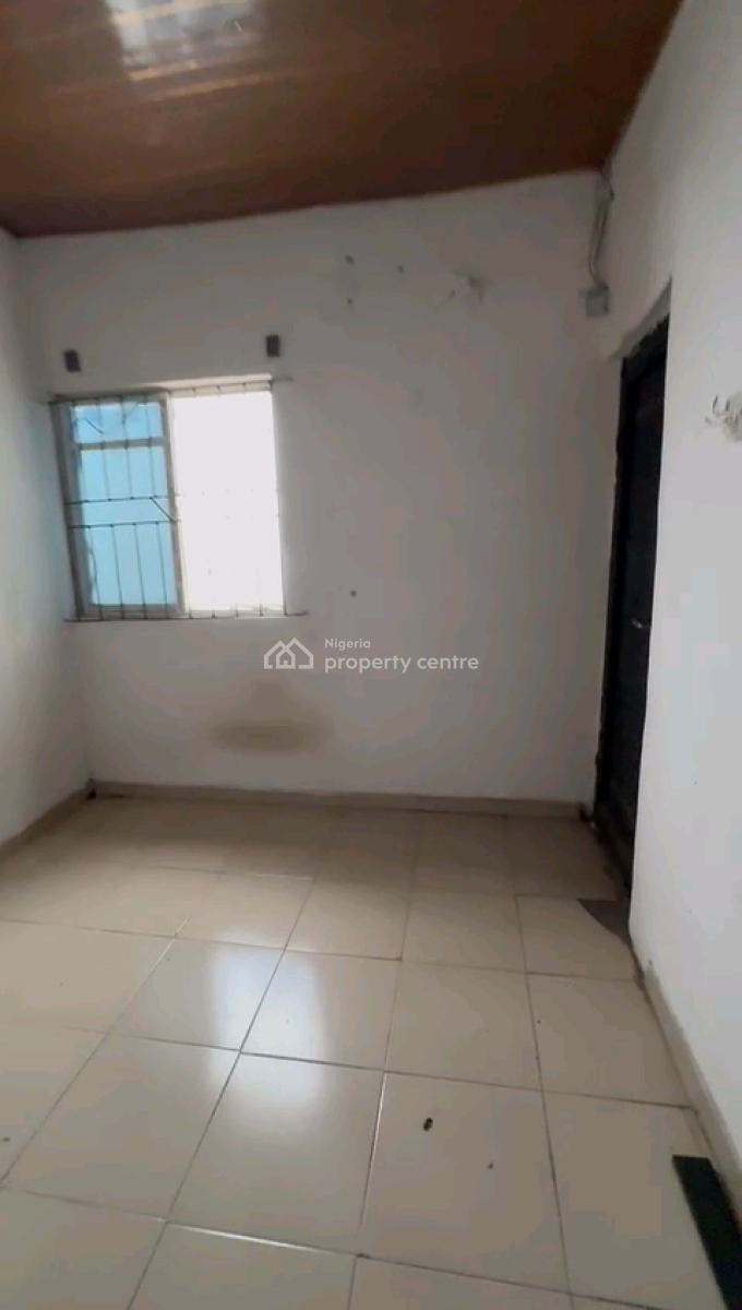 Standard and Executive Room Self Contain, Alagomeji, Alagomeji, Yaba, Lagos, Self Contain (single Rooms) for Rent