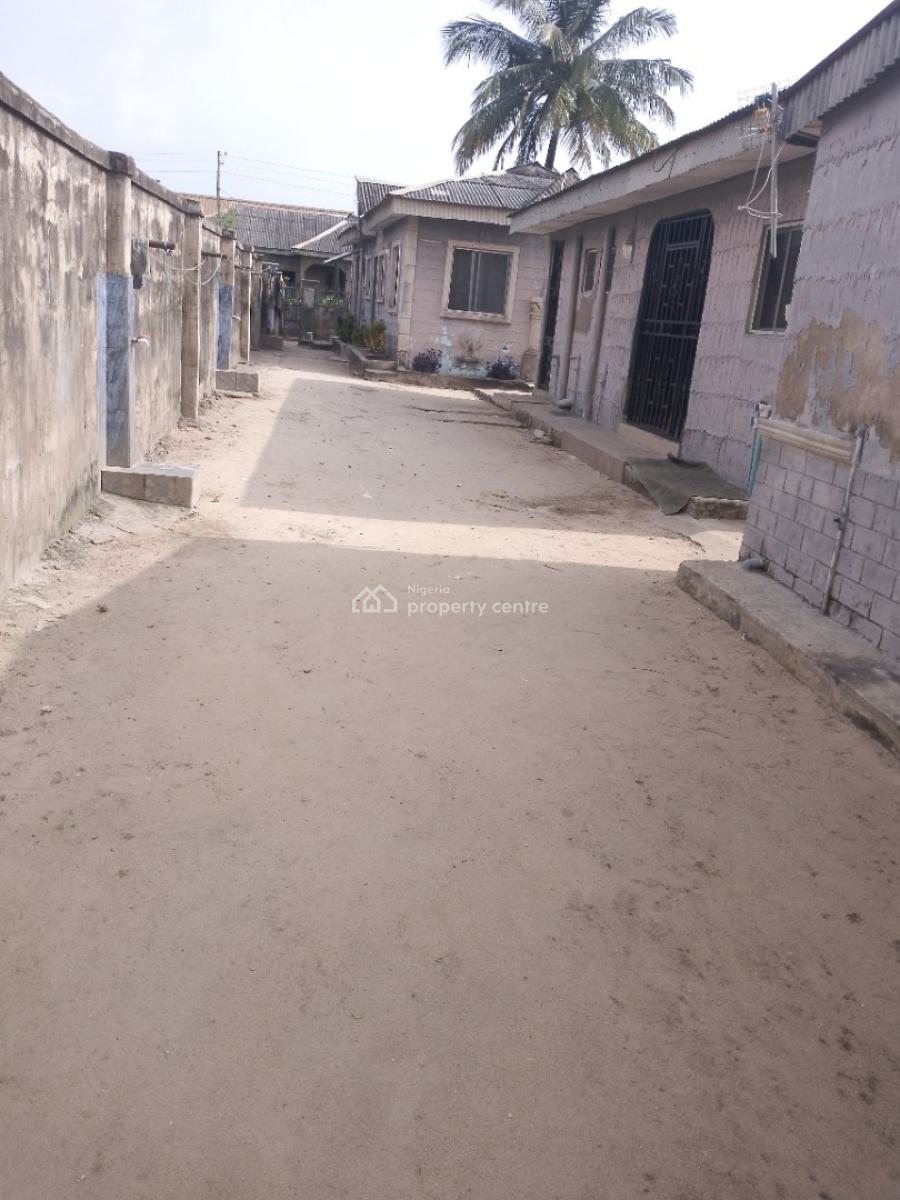 2 Bedroom with Bq, Community Off Bayeku Road, Igbogbo, Ikorodu, Lagos, Block of Flats for Sale