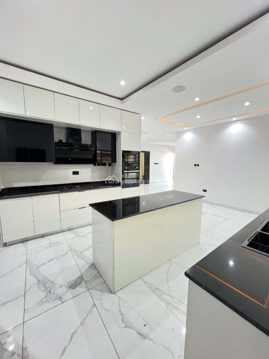 Neatly Finished 3 Bedroom Apartment with Bq, Lekki Phase 1, Lekki, Lagos, Flat / Apartment for Sale