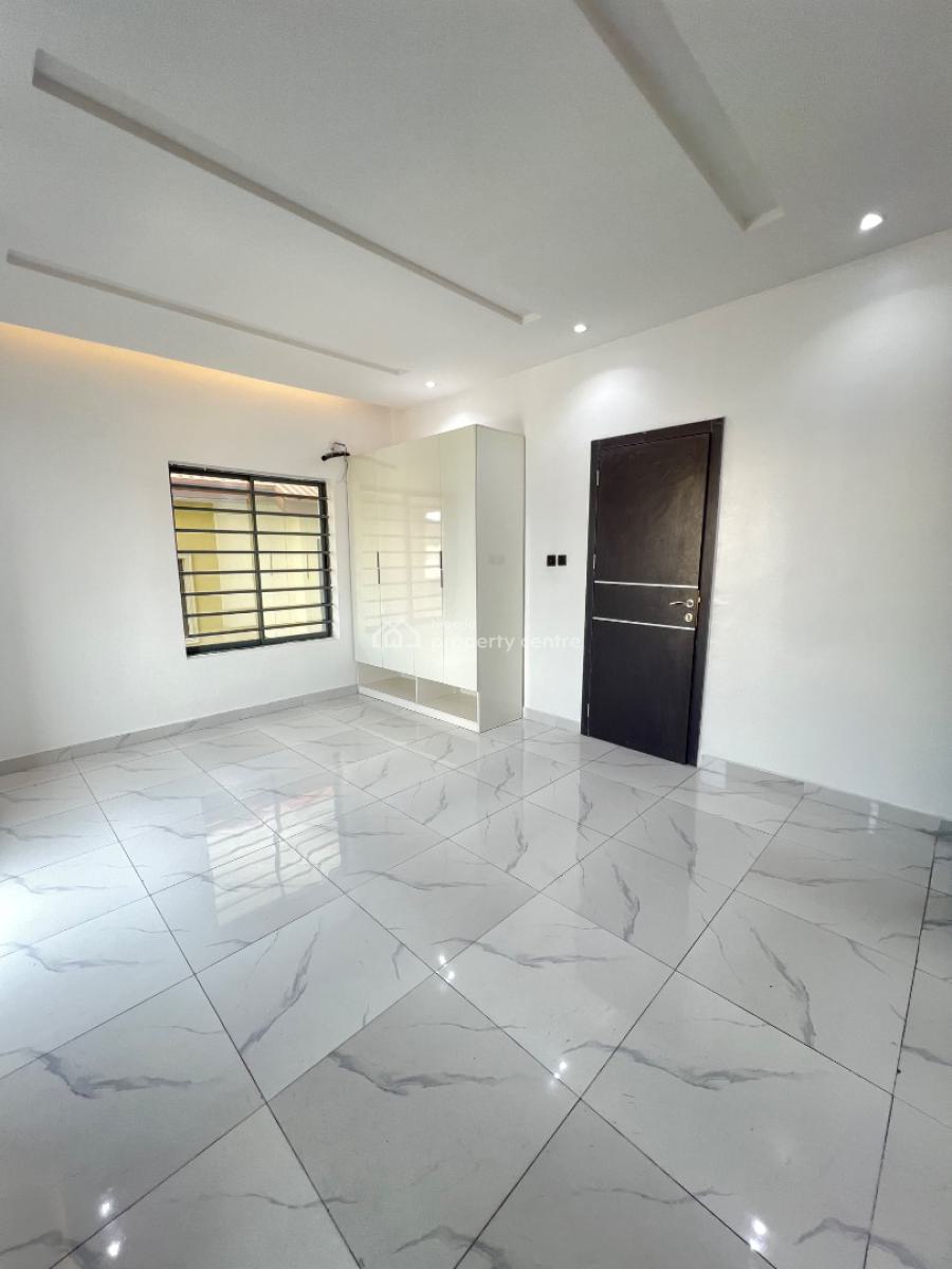 Neatly Finished 3 Bedroom Apartment with Bq, Lekki Phase 1, Lekki, Lagos, Flat / Apartment for Sale