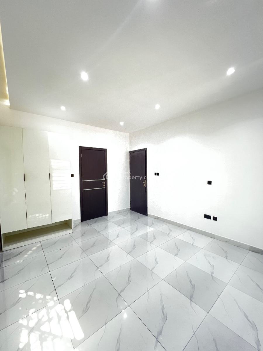 Neatly Finished 3 Bedroom Apartment with Bq, Lekki Phase 1, Lekki, Lagos, Flat / Apartment for Sale