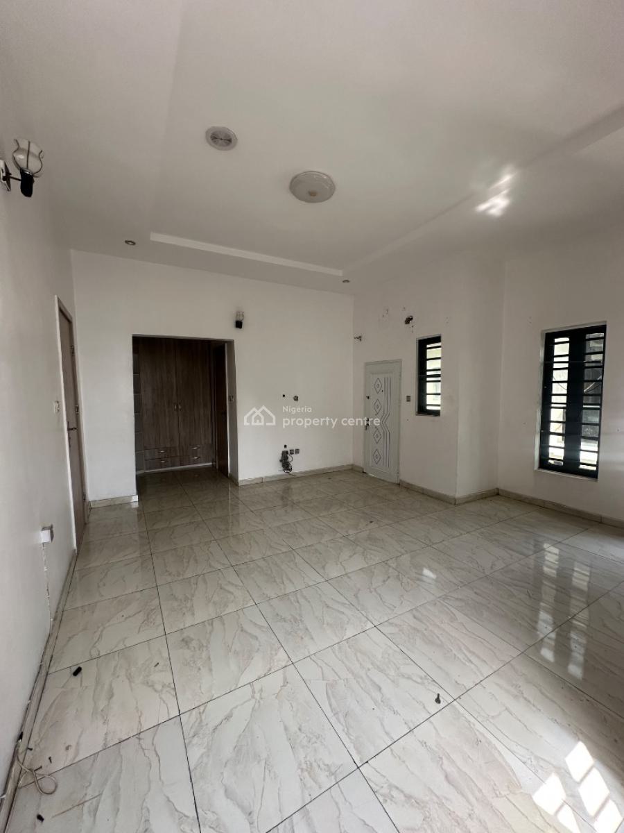 Masters Room in a Shared Apt, Orchid Road, Royal Pine Gate 1, Lekki, Lagos, House for Rent