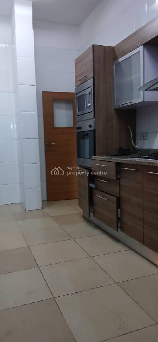 for Lease:   Description: 3 Bedroom Flat with, Ikoyl Bourdillon, Ikoyi, Lagos, Flat / Apartment for Rent