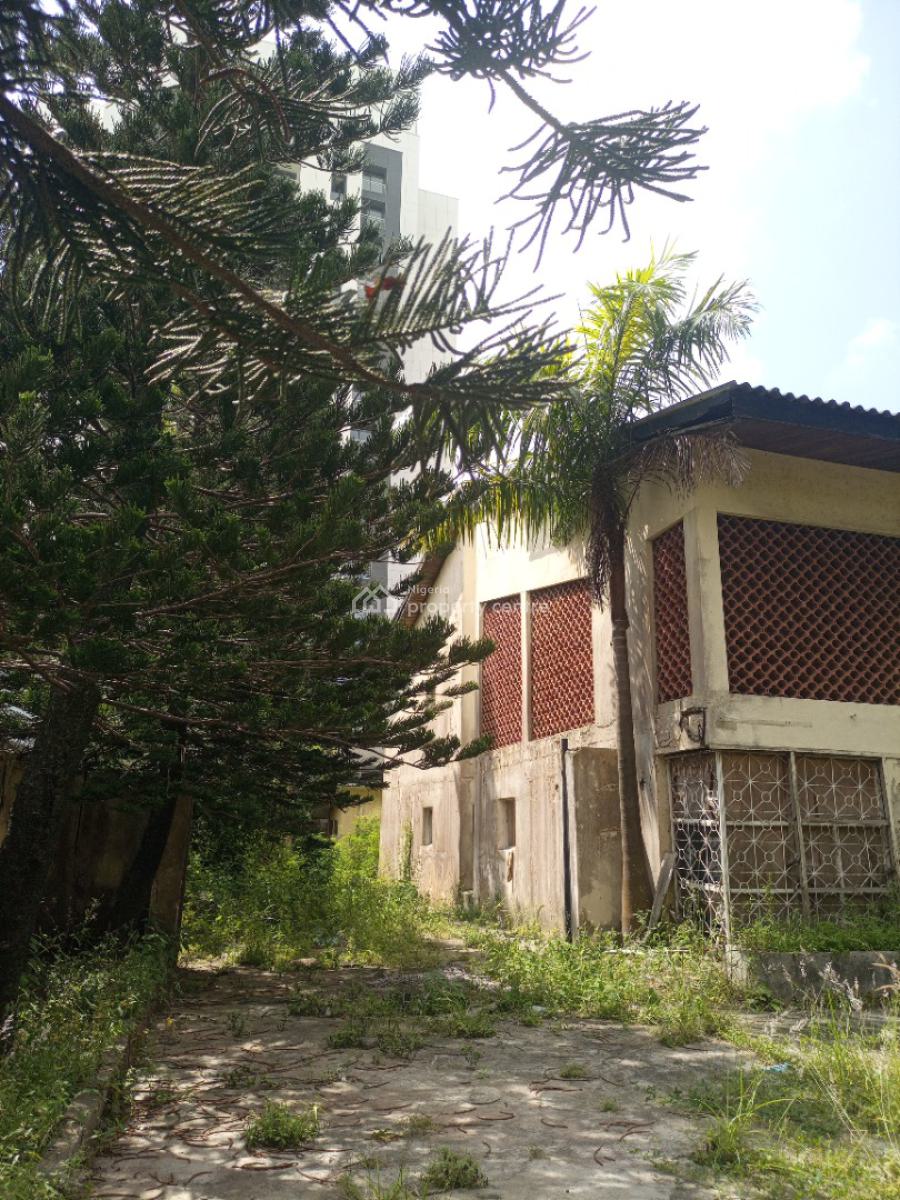 1200sqm Land with a Structure of 5 Bedrooms Duplex That Need to Be Renovated, Victoria Island (vi), Lagos, Land for Rent