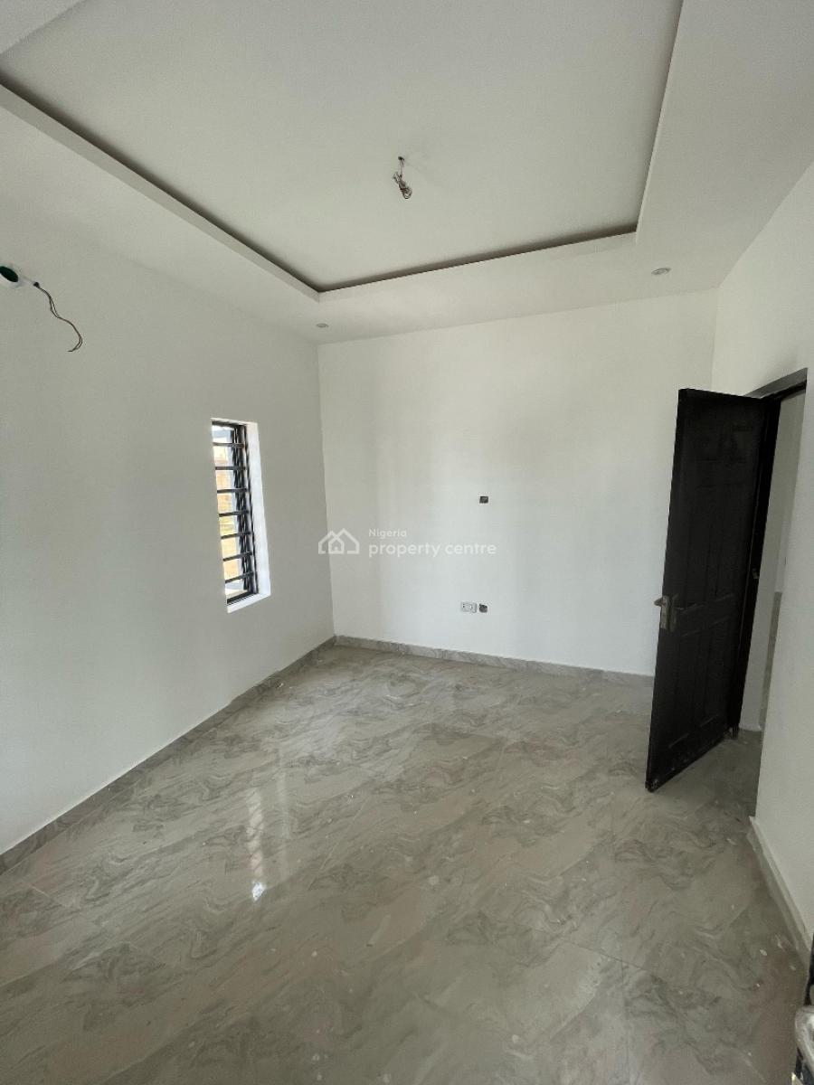 Distress Deal!  Exquisite 2 Bedroom Apartment, Ologolo, Lekki, Lagos, Flat / Apartment for Sale