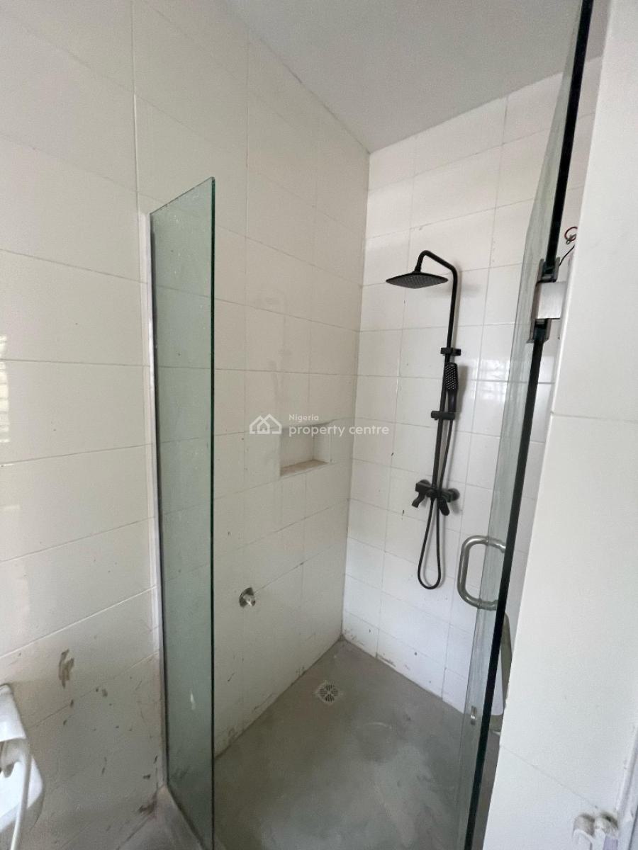 Distress Deal!  Exquisite 2 Bedroom Apartment, Ologolo, Lekki, Lagos, Flat / Apartment for Sale