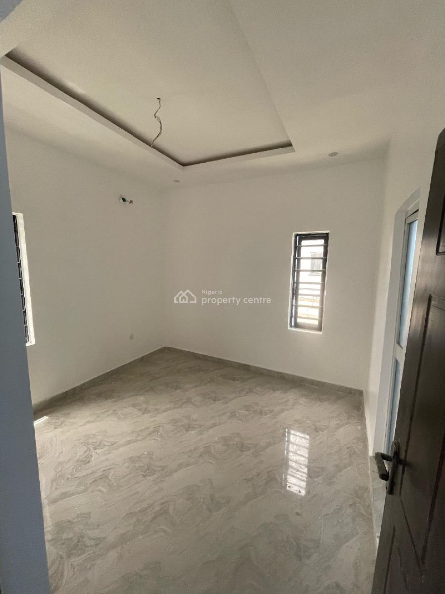 Distress Deal!  Exquisite 2 Bedroom Apartment, Ologolo, Lekki, Lagos, Flat / Apartment for Sale