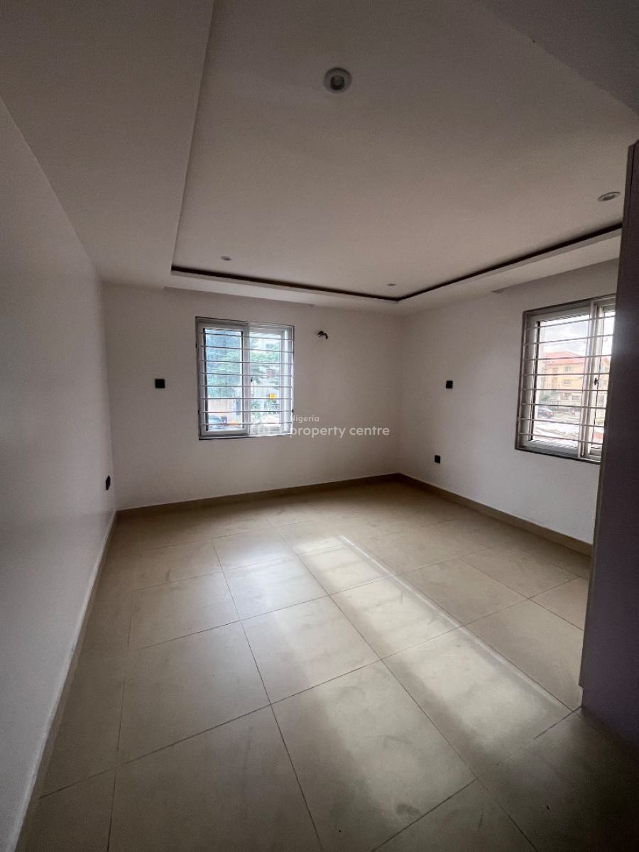 Newly Renovated and Spacious 3 Bed Apartments with Bq on First Floor, Off Jeremiah Ugwu Street Main Lekki Phase 1, Lekki Phase 1, Lekki, Lagos, Flat / Apartment for Rent