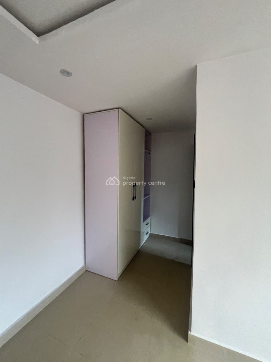 Newly Renovated and Spacious 3 Bed Apartments with Bq on First Floor, Off Jeremiah Ugwu Street Main Lekki Phase 1, Lekki Phase 1, Lekki, Lagos, Flat / Apartment for Rent