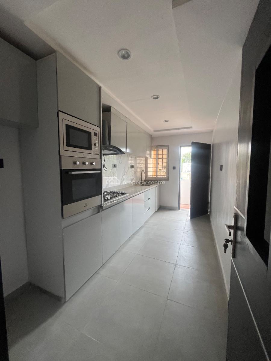 Newly Renovated and Spacious 3 Bed Apartments with Bq on First Floor, Off Jeremiah Ugwu Street Main Lekki Phase 1, Lekki Phase 1, Lekki, Lagos, Flat / Apartment for Rent