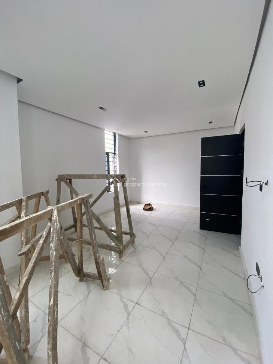 Exquisite 2 Bedroom Apartment in a Well Secured Environment., Ologolo, Lekki, Lagos, Flat / Apartment for Sale