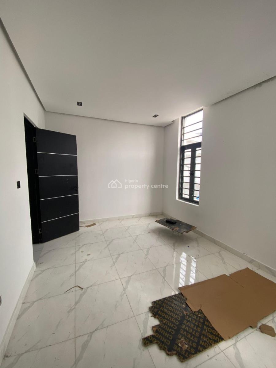 Exquisite 1 Bedroom Apartment in a Well Secured Environment., Ologolo, Lekki, Lagos, Flat / Apartment for Sale