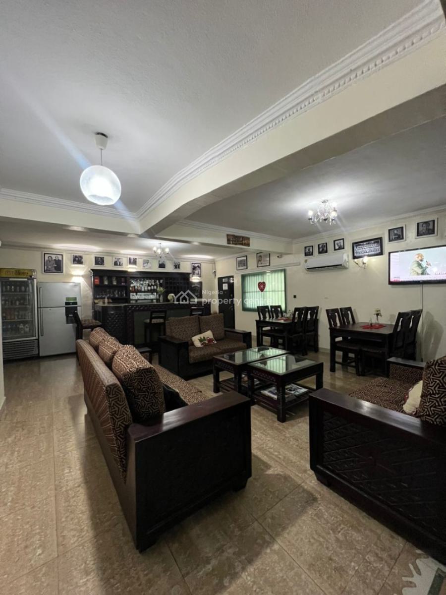 13 Rooms Bungalow Guest House with Spacious Compound, Victoria Island (vi), Lagos, Hotel / Guest House for Rent
