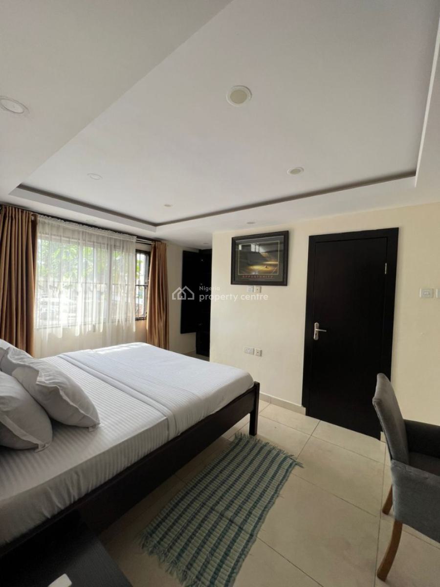 13 Rooms Bungalow Guest House with Spacious Compound, Victoria Island (vi), Lagos, Hotel / Guest House for Rent