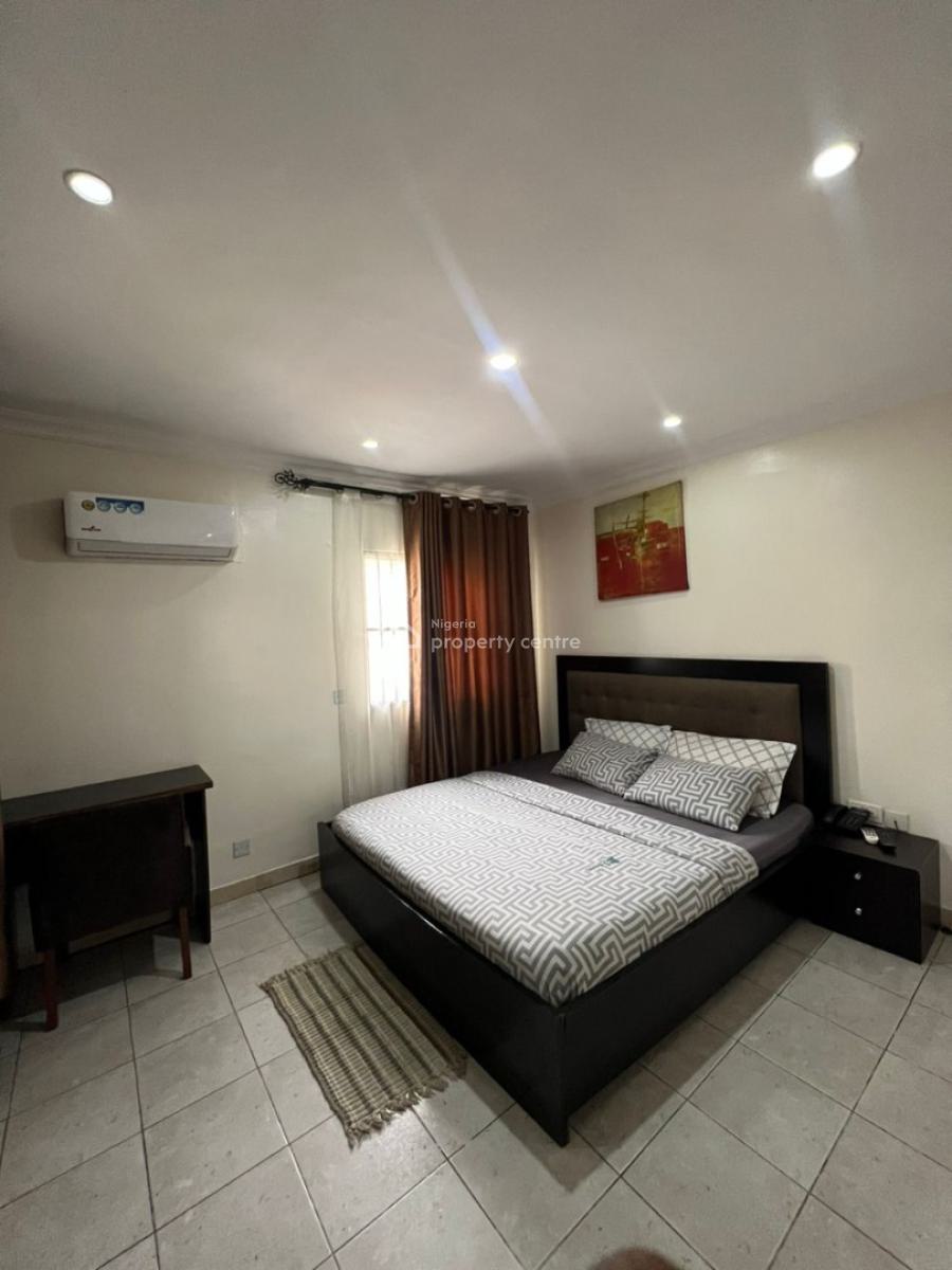 13 Rooms Bungalow Guest House with Spacious Compound, Victoria Island (vi), Lagos, Hotel / Guest House for Rent