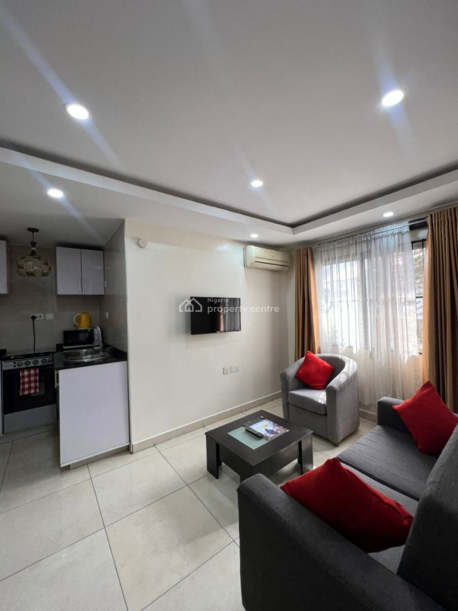 13 Rooms Bungalow Guest House with Spacious Compound, Victoria Island (vi), Lagos, Hotel / Guest House for Rent