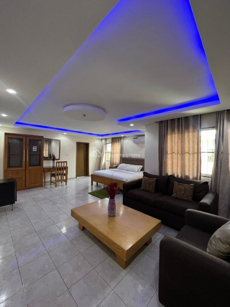 13 Rooms Bungalow Guest House with Spacious Compound, Victoria Island (vi), Lagos, Hotel / Guest House for Rent