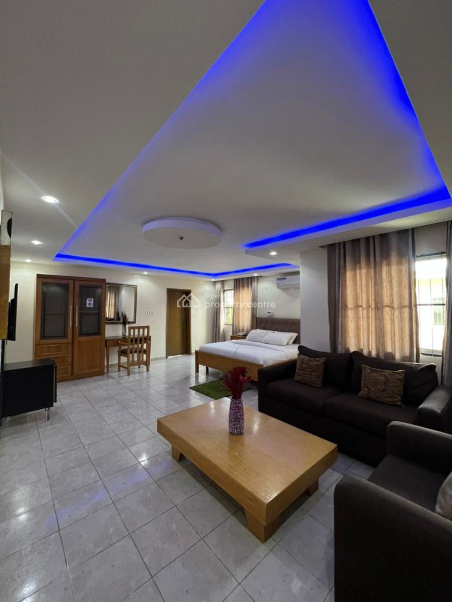 13 Rooms Bungalow Guest House with Spacious Compound, Victoria Island (vi), Lagos, Hotel / Guest House for Rent