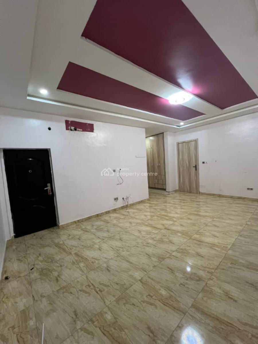 *spacious Masters Bedroom with Big Fitted Bathroom Sharing Kitchen, Orchid Road, Lekki, Lagos, Flat / Apartment for Rent