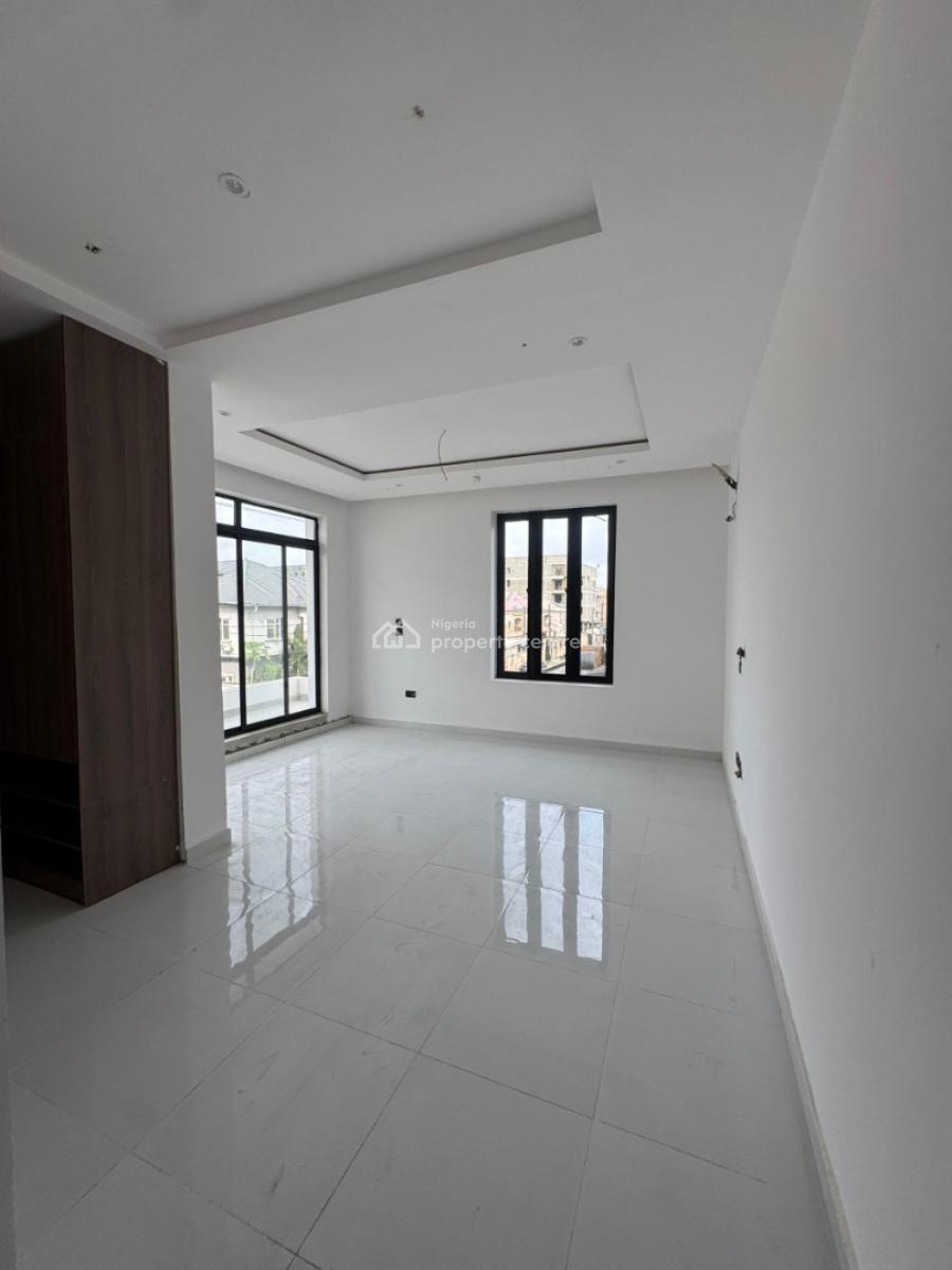 Magnificent 3 Bedroom Penthouse with Swimming Pool, Lekki Phase 1, Lekki, Lagos, Flat / Apartment for Sale