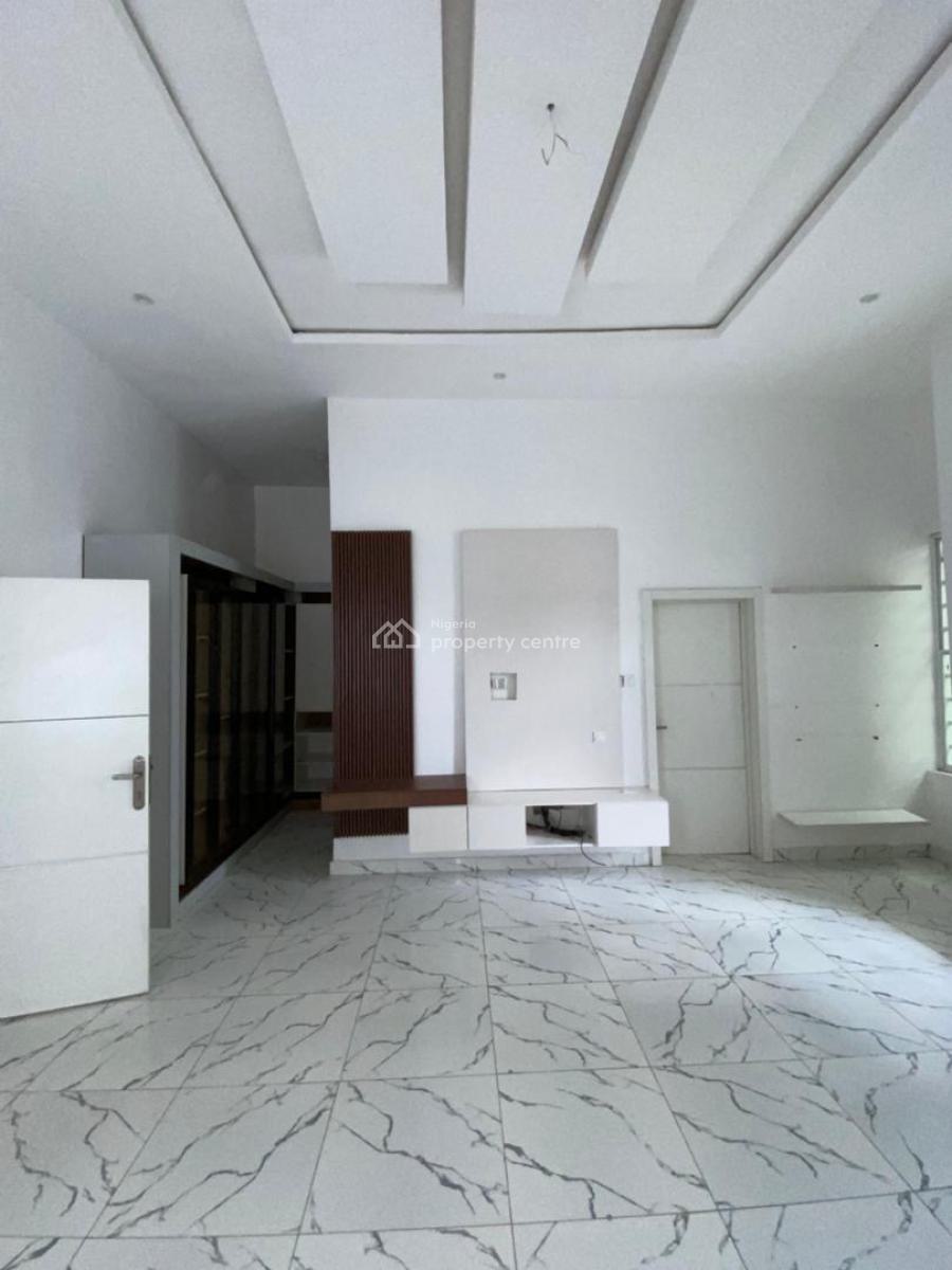 Standard and Spacious Master Bedroom, Royal Pine Estate Orchard Road, Lekki, Lagos, Flat / Apartment for Rent