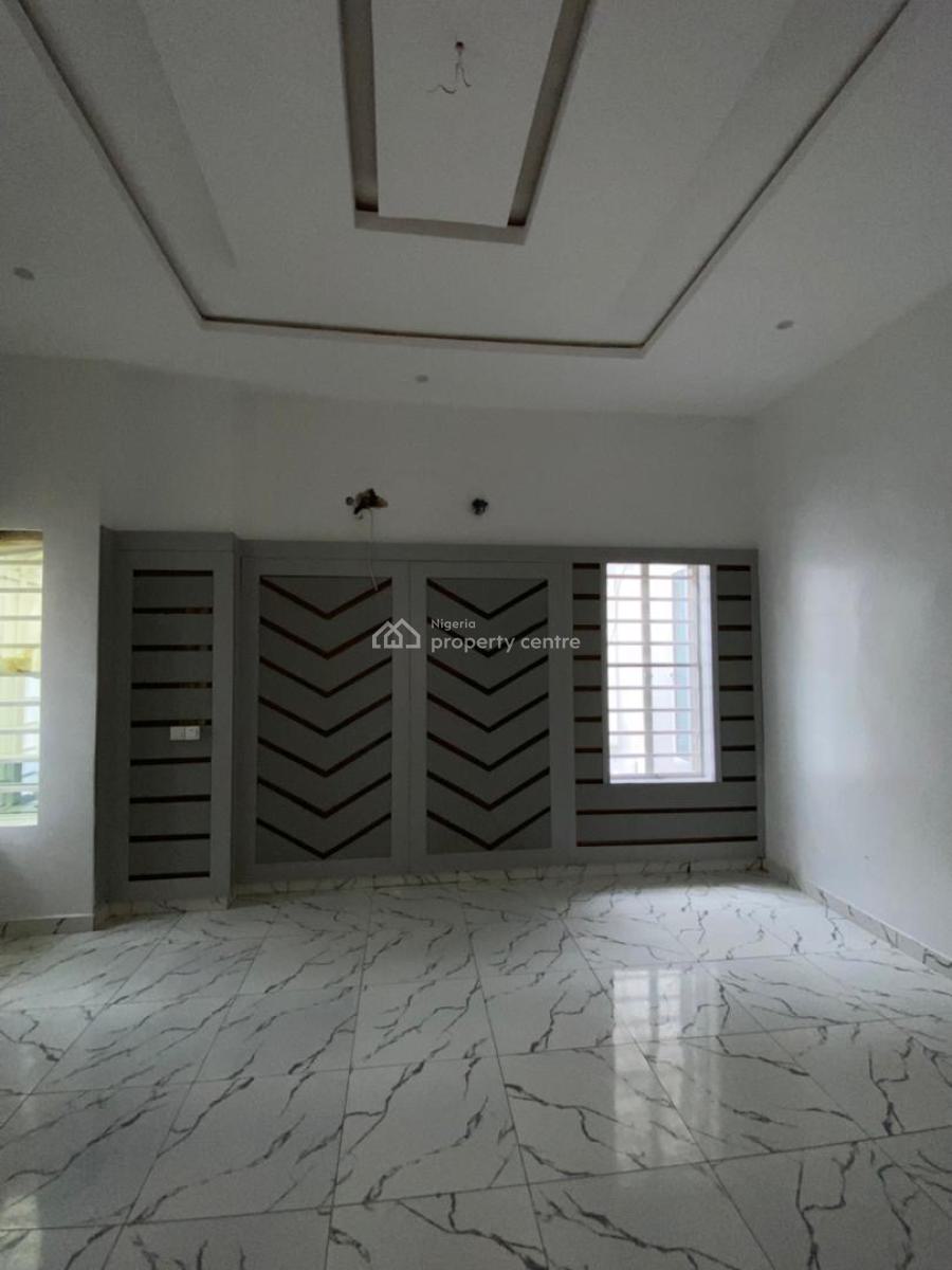 Standard and Spacious Master Bedroom, Royal Pine Estate Orchard Road, Lekki, Lagos, Flat / Apartment for Rent