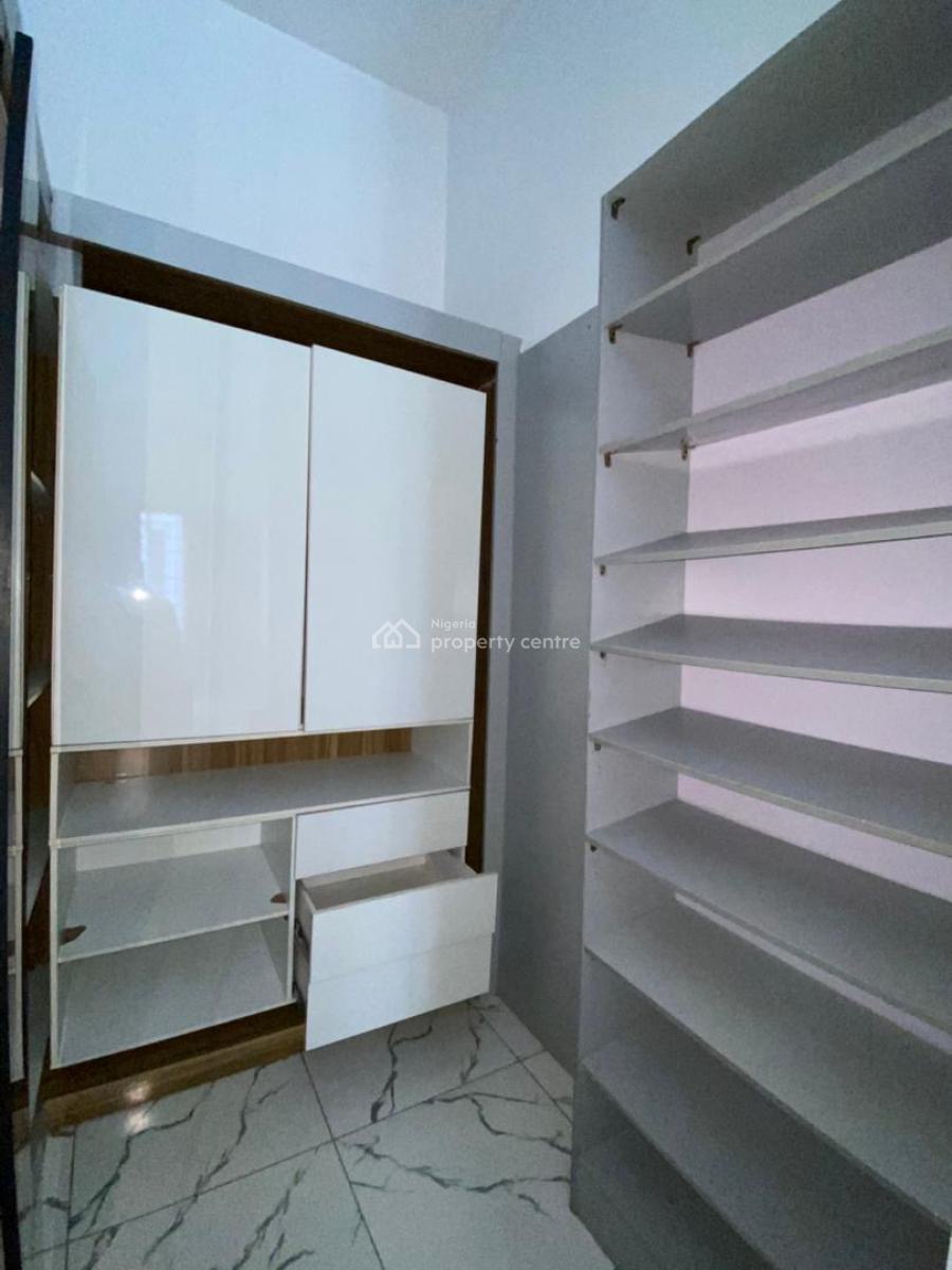 Standard and Spacious Master Bedroom, Royal Pine Estate Orchard Road, Lekki, Lagos, Flat / Apartment for Rent